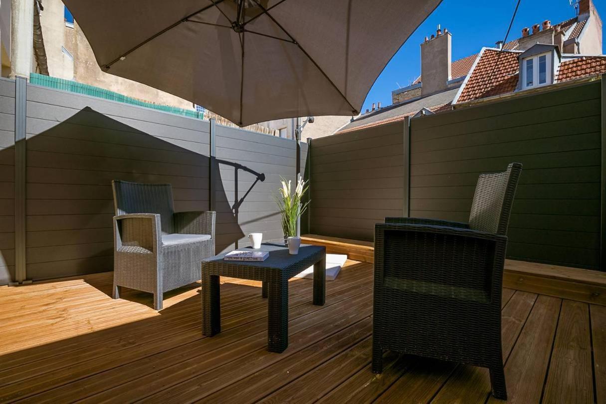 Terrasse Godrans En Plein Coeur De
